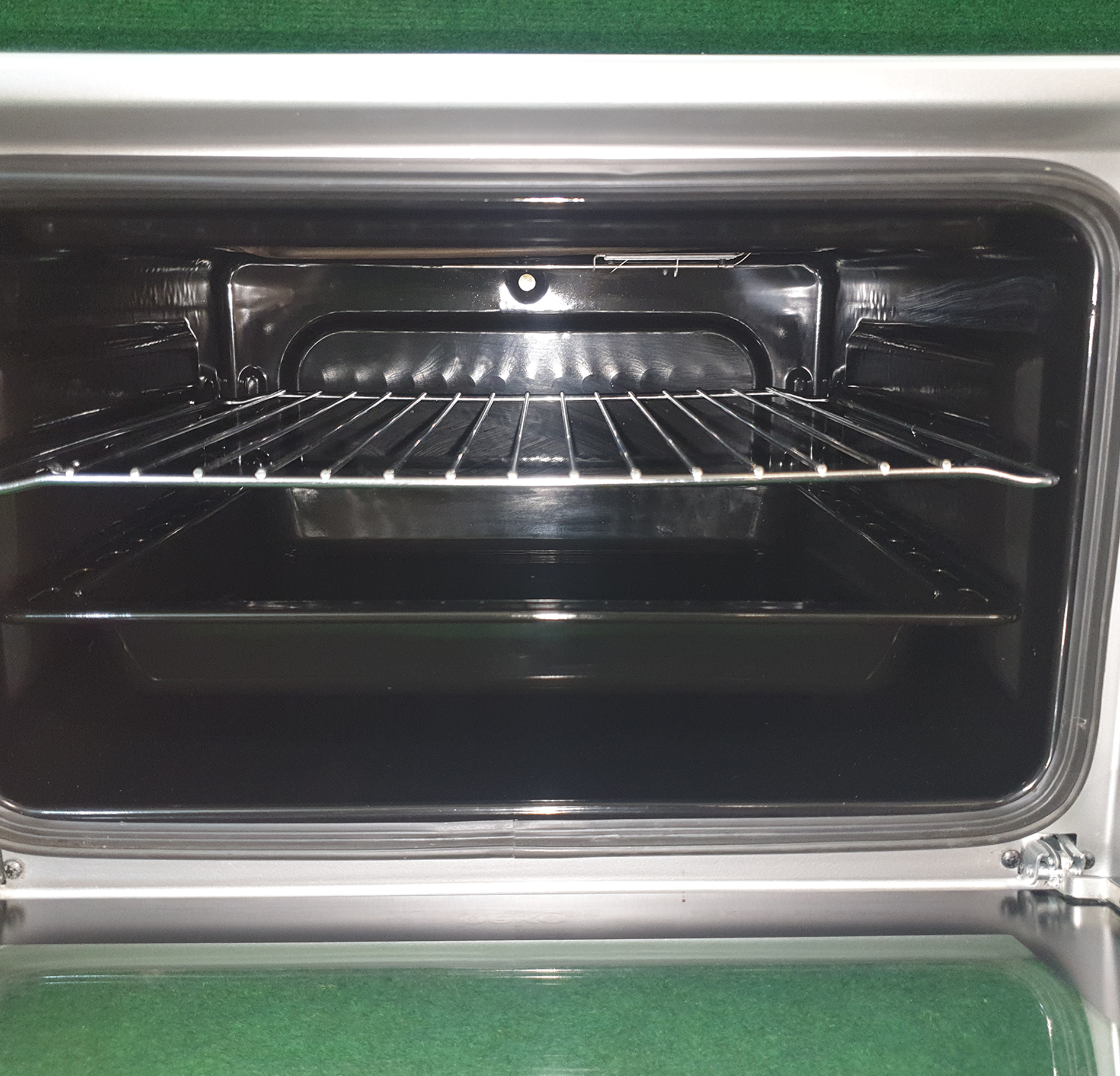 Mini four posable Beko1300W image 3