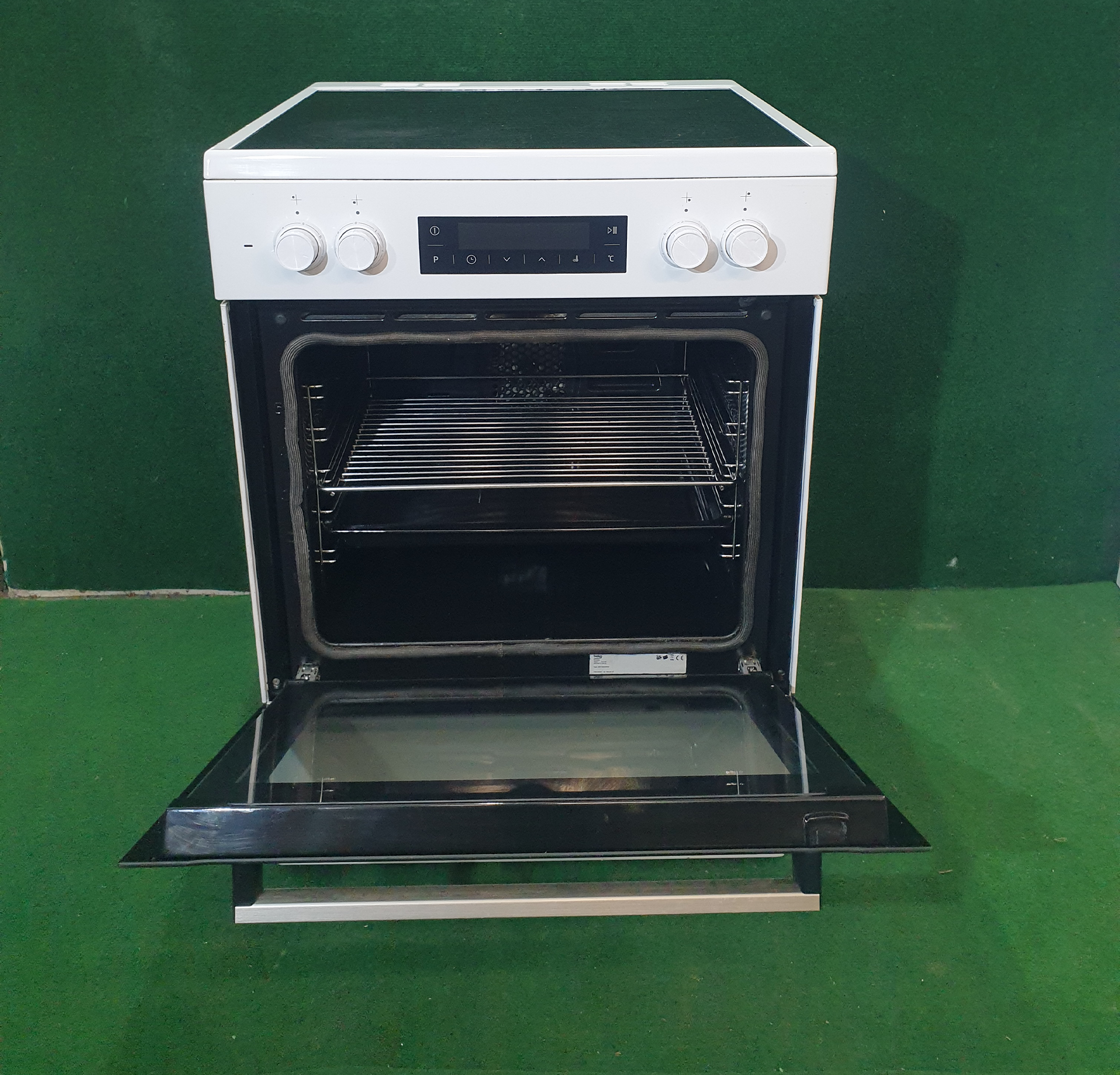 Cuisinière vitrocéramique BEKO ProChef Pyrolyse image 3